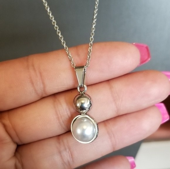 NECKLACE - Picture 2 of 4